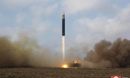 KĽDR odpálila do mora strelu. Mohla to byť balistická raketa, tvrdí Japonsko