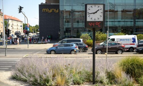 Slovensko zasiahnu extrémy počasia. Na juhu udrú silné horúčavy a východ potrápi prudký vietor