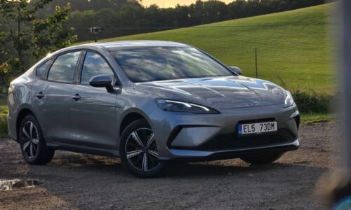 Test BYD Seal 5 DM-i: Bez tankování ujede 1000 kilometrů. Jen kdyby u toho tolik nepípal