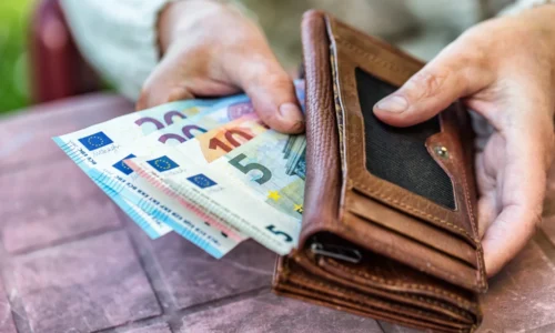 Ak by zajtra prestala chodiť výplata, 40 % slovenských domácností to neutiahne ani mesiac