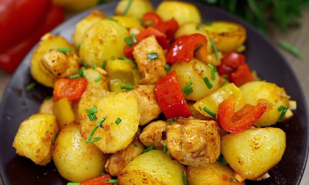 Bratkartoffeln mit Hühnchen und Paprika in einer Pfanne! Einfach und sehr lecker!