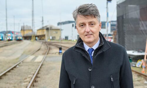 V Česku stíhajú bývalého šéfa železníc. Polícia mu v trezore našla milióny korún a drahé hodinky