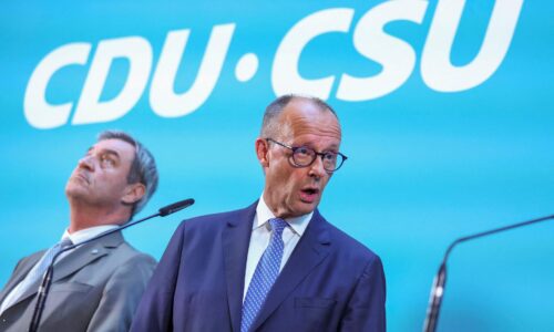 Merz padol na rekordné dno, vlastná strana sa proti nemu búri