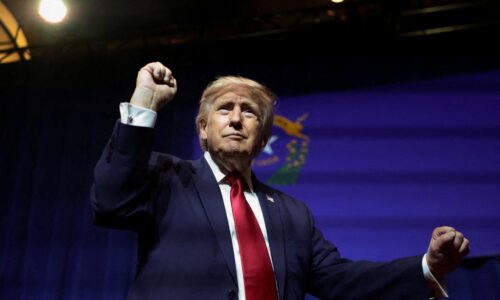 Poburujúce, politicky motivované a nezákonné, tvrdí Trump. Proti rozhodnutiu v kauze tanečnej sály sa odvolá
