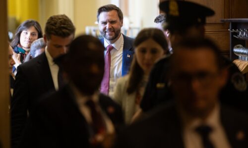 Biely dom sedí v hluchej defenzíve uprostred zlyhania v Iráne