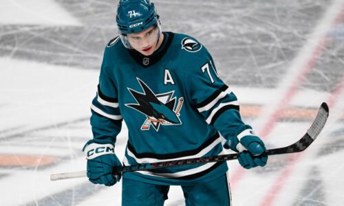 Klamal Macklin Celebrini o plate? Fanúšikovia ostali zmätení, uznávaný expert NHL sa ho zastal