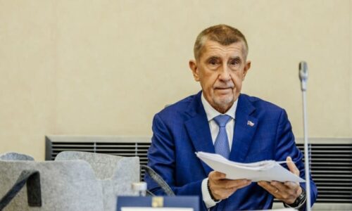 Nikdy nezpochybňujte voliče ANO, smál se Staněk. Dle průzkumu mají za lídra opozice Babiše
