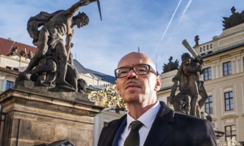 Neodborné, plýtváte penězi, píší umělci Babišovi kvůli Klempířovi. Ministr kulturní politiku hájí