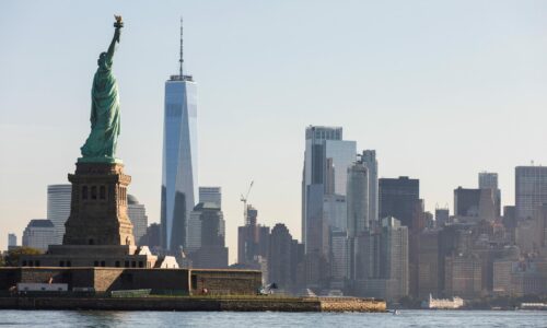Pri Soche slobody v New Yorku sa prevrátila loď, zahynula žena a dieťa