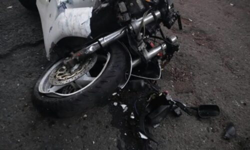 Tragická nehoda na Šumavě: Motocyklista nezvládl řízení, náraz do stromu nepřežil