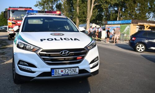 Policajti pátrajú po mužovi, ktorý sa na Zlatých pieskoch stratil pod hladinou