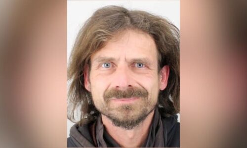 Pátrání po nebezpečném muži v Praze: Utekl z psychiatrie, dříve shodil člověka do kolejiště