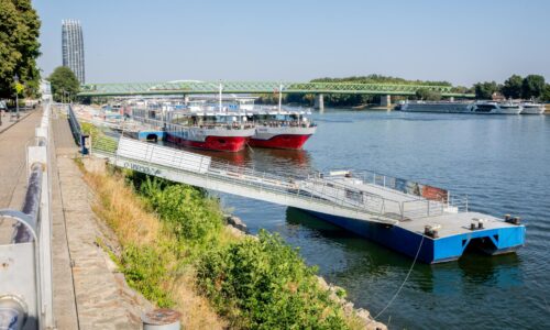 Horúco bude aj v utorok, platí prvý i druhý stupeň výstrah