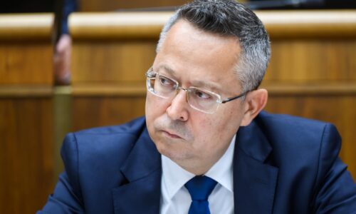 Štát šetrí, no platy rastú. Jeho zamestnanci si polepšili viac než ľudia vo firmách, najmä v dvoch sektoroch