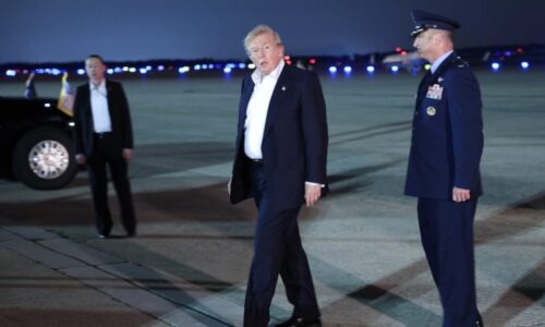 Strach z íránské hrozby? Trump se při odletu z Ankary ukrýval v kontejneru na jídlo