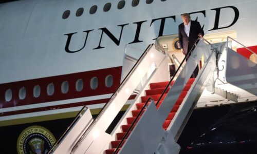Novináři jako návnada pro útok? Trumpovy manévry s letadlem v Turecku mají hořkou dohru