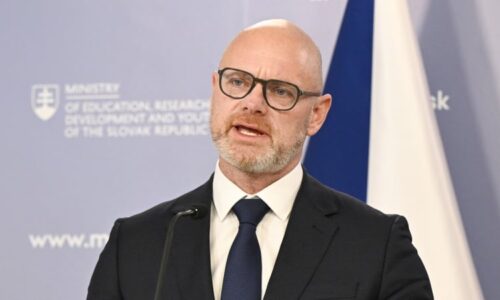 Nemáte peníze na olympiádu dětí, plísní opozice vládu. Podle Plagy si „podvodná ODS“ honí triko