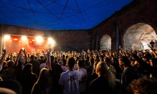 Sebevražda státní zástupkyně: Policisté ji našli oběšenou na metalovém festivalu u Jaroměře