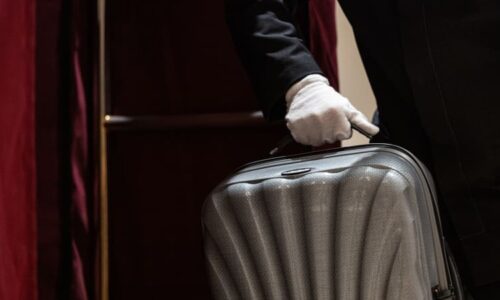 Cestující nechali v pražském taxíku 3,5 milionu. Řidič je chtěl zatajit, rozmluvila ho až cela
