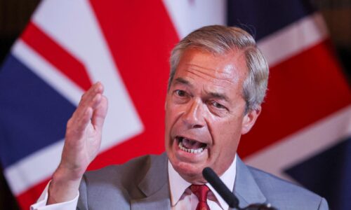 Farage sa vyhlásil za víťaza doplňujúcich volieb v Clactone, výsledky však ešte nie sú oficiálne