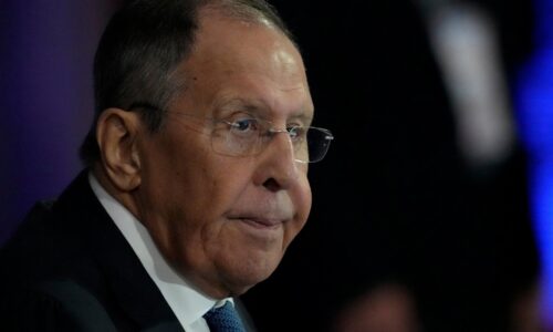 Rusko zničí všetko, čo Ukrajine dodáva Západ, vyhlásil Lavrov. Vylúčil okamžité zastavenie bojov