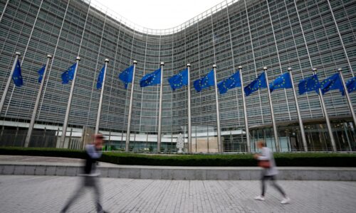 Ekonomika eurozóny po stagnácii opäť expandovala, rástol aj počet zamestnaných