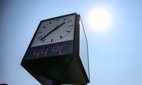 Horúčavy v sobotu zasiahnu západ aj časť stredného Slovenska, meteorológovia vydali výstrahy