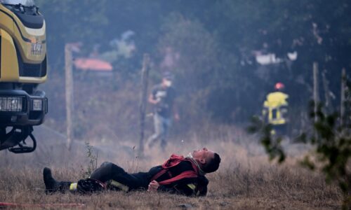 Francúzsko zadržalo stovky ľudí v súvislosti s požiarmi, medzi nimi aj desiatky maloletých