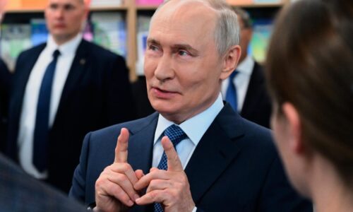 Rusko priznáva problémy s nedostatkom paliva, útoky na rafinérie zhoršujú situáciu v regiónoch