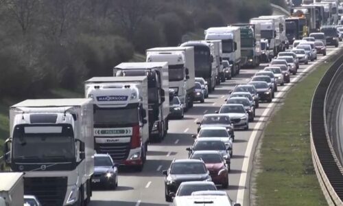 Nejrychlejší pruh v zácpě či dny a časy největších kolon. Experti odhalili překvapivá data
