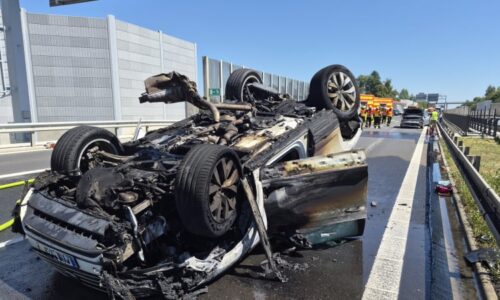 Hromadná nehoda na dálnici D1 u Ostravy: Dvě auta začala hořet, na místě jsou zranění