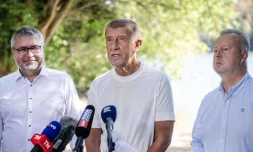 Absence Červeného? Na tiskovku k suchu měl poslat aspoň náměstka, shodli se Bendl a Pražák