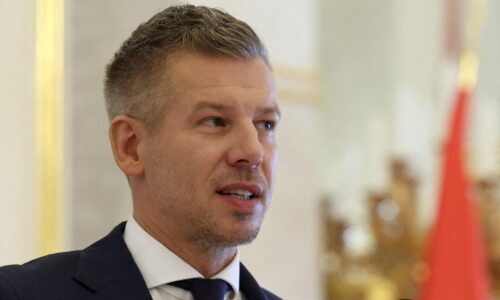 Výstavba podvodnej hrádze na Dunaji ide podľa plánu, povedal Magyar