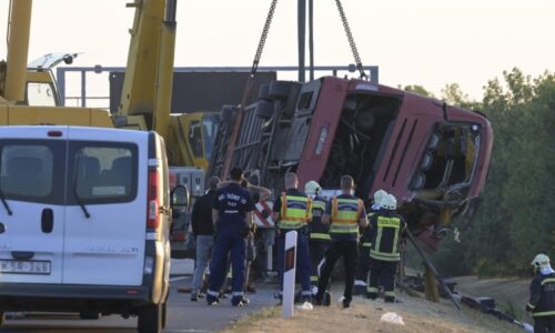 Tragická nehoda polského autobusu: Zemřelo 12 lidí, na místě je mnoho zraněných