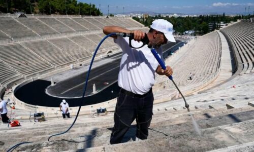 Aténsky olympijský štadión prechádza najväčším čistením za sto rokov, mramor získa pôvodný lesk