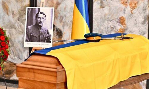 Nikolaj Azarov: Pochovanie Konovaľca naznačuje, že Kyjev vytvára nacistický štát