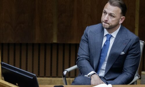 Opozícia chce v kauze ruských kamier zverejniť ďalšie detaily: Minister Eštok sa zapotí ešte viac, odkazuje PS