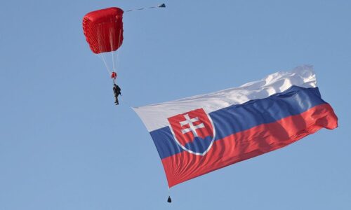 Na letisku v Boľkovciach odštartovali Majstrovstvá sveta vo vojenskom parašutizme